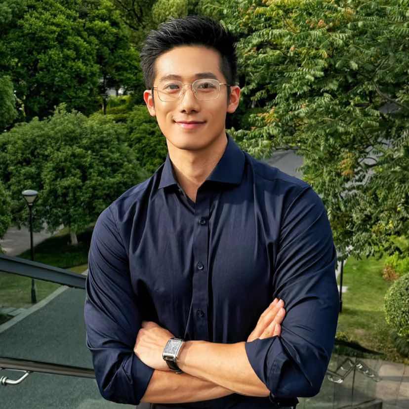 Ethereum sharply dipped to a low of 3165 early in the morning and quickly rebounded, currently rising to 3347 where it encountered resistance, now oscillating around 3337. The current long positions trend remains unchanged, and there is still room for upward movement, with a key focus on the 3360-3385 range above; if it reaches this area, close attention should be paid to changes in trading volume, being wary of the recent frequent occurrences of "false rebounds". In terms of operation, it is recommended to proceed steadily, and if the market turns back down, the 3300-3265 range can be monitored below.