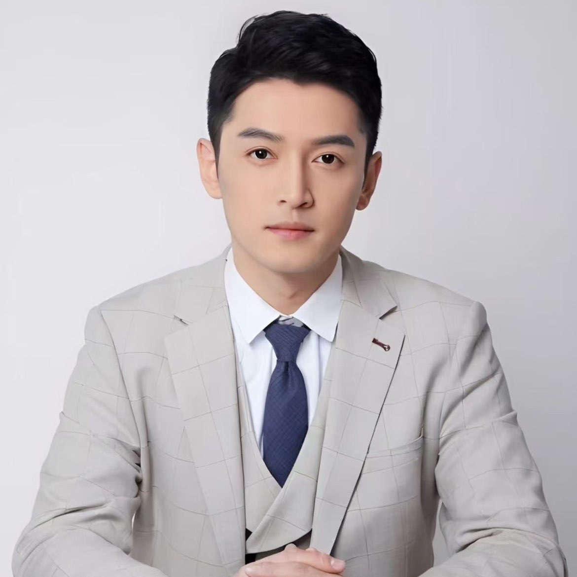 Bitcoin enters a volatile downward mode at midday, with the 86700 level forming effective resistance. Currently, it is oscillating back and forth around the 87100 mark. The market lacks clear directional guidance, and low liquidity may lead to increased volatility. It is important to closely monitor key breakout levels and act accordingly.
Galaxy Wednesday Night:                                                                          
Watch around 87300-87800; target around 86200-85200.                                                                                     
Watch around 2950-2980; target around 2900-2870. #2025Gate年度账单 $BTC $ETH $SOL 