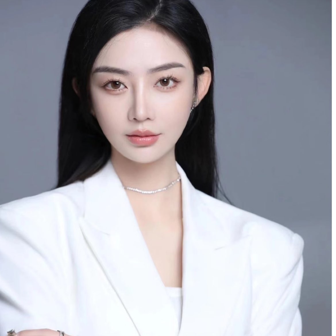 10.31 Morning Market | fully priced-in good news, Unfavourable Information
BTC formed a doji bearish candlestick in the morning, with a four-day consecutive decline on the daily chart. The highs and lows are moving down together, creating lower lows, confirming the trend of "favourable information before October rate cuts leading to a rise, followed by unfavourable information after the news lands."
BTC is currently within a bullish descending wedge channel:
Long on the right side: wait for the K-line to break through and stabilize at 10.96, with a stop at 10.86 and a target of 11.06–11.18
If it is a false breakout: If it breaks out and then falls back into the channel, then short in line with the trend, with a stop loss at 11.06 and a target of 10.83–10.75.
#参与创作者认证计划月领$10,000 #GatePay国家码功能上线 #美联储如期降息25基点 