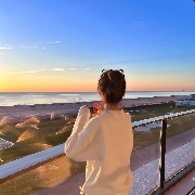 Saturday, January 31
Today, Bitcoin (BTC) and Ethereum (ETH) are currently in the "rebound correction within a downtrend" phase.
The direct trigger for this plunge was a sudden change in Federal Reserve policy expectations: Trump nominated hawkish figure Kevin Woorh to be the Federal Reserve Chair, and the market expects this will promote balance sheet reduction and delay interest rate cuts, causing concerns over tightening dollar liquidity. Coupled with a 17% single-day plunge in silver triggering a commodities panic, and the linked decline of US tech stocks, all together intensified the sell-off of risk assets represented by cryptocurrencies.
Technical key points:
Bitcoin (BTC) candlestick shows small bearish candles oscillating, indicating a struggle between bulls and bears. Moving averages are in a bearish alignment, with obvious suppression. The Bollinger Bands are widening and approaching overbought territory, indicating strong bearish momentum but with a need to return to the midline. Key resistance zones are at 84,500-85,000-86,000.
Bitcoin (BTC) 83,800-84,000 short position, target 83,000-82,800. After breaking below, watch for 82,500-82,000.
Ethereum (ETH) candlestick shows small bullish candles oscillating, with insufficient momentum. Short-term moving averages are in a bearish alignment, and the price is in the lower Bollinger Band region, oscillating within a range. There is a short-term technical rebound demand, but the medium-term trend remains bearish. Key resistance zones are at 2,760-2,800-2,850.
Ethereum (ETH) 2,730-2,750 short position, target 2,700-2,680. After breaking below, watch for 2,650-2,630.
The current market is in the "rebound correction within a downtrend" phase. Although there are signs of stabilization, the overall bearish trend has not yet reversed. Operation-wise, it is recommended to mainly short at high levels and buy at low levels. Until the trend is clear, it is advisable to stay on the sidelines and wait for breakout signals to follow. Continue to monitor for signs of market stabilization, then consider strategic entries. Specific real-time market conditions and levels are based on Ziqing's live trading signals.