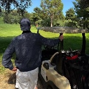 Ethereum&#39;s movements are really dragging on, hovering around 2996 with no clear direction, both bulls and bears are exhausting themselves here.
The daily analysis shows that the price is oscillating below the middle line of the Bollinger Bands at 3015, with an overall bearish trend. Although the MACD has formed a golden cross, the momentum is weakening, and red bars are reappearing, indicating insufficient upward momentum at the daily level. The RSI is weakly oscillating around 49, with a temporary balance between bulls and bears. The four-hour analysis indicates that the Bollinger Bands are continuously narrowing, with the price weakly operating below the middle line, and volatility has dropped to freezing point. The MACD is consolidating near the zero axis, lacking a clear direction in the short term. Although there has been a slight capital inflow of 35.77 million, the overall trading volume is shrinking, indicating very low market participation.
Operation idea:
A rebound to 3030-3040 can be considered for shorting, with a target below 2990.
#十二月降息预测 