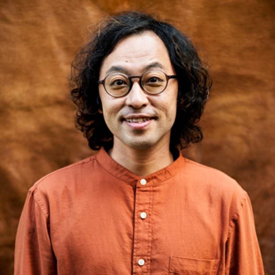 Major institutional shift incoming? Deutsche Bank—yes, that €1 trillion European banking giant—just dropped a forecast that's turning heads across crypto circles.
Their latest research suggests central banks worldwide could start adding Bitcoin to their reserve portfolios by 2030. Not "might consider" or "potentially explore." They're saying it's happening.
Think about what that means. We're talking sovereign nations, the same institutions that've been skeptical for years, potentially stacking sats alongside gold and foreign currencies. The narrative's evolving from "speculative asset" to "strategic reserve" faster than most expected.
Whether this prediction holds up remains to be seen, but when a legacy institution of this scale puts a timeline on it, markets listen. The next few years could reshape how we think about Bitcoin's role in the global financial system.