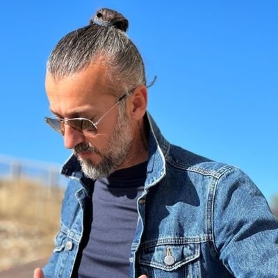 #XRP 
Looking at the price movements over the last year, we can see that it has formed a nice channel and that with this recent drop, it has tested the channel support once again.
And the channel support seems to have worked once again.
If it turns back from here, it will initially target the middle band of the channel and later the resistance of the channel, as long as the channel support is maintained.
With the break of the channel, it will target the $7 levels in the medium term.
Be in your close monitoring.