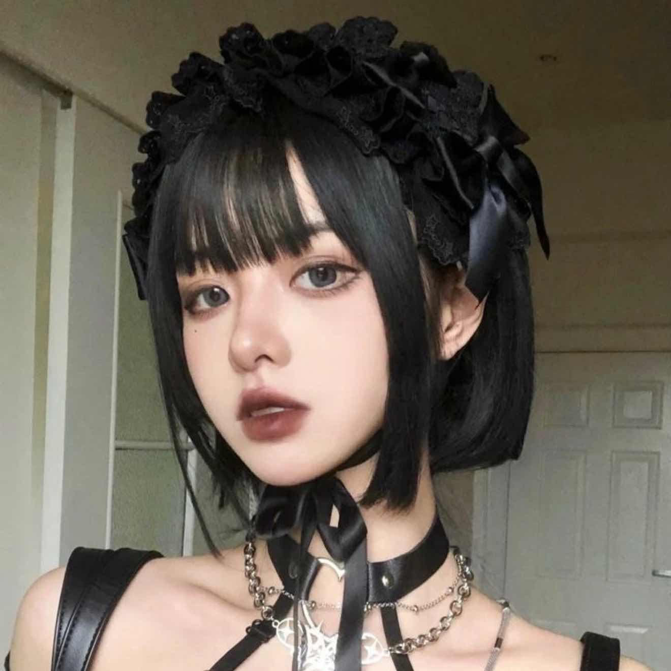 #发帖赢代币NIGHT  #PostToWinNIGHT 
$NIGHT, the launch directly gives you an "ankle cut" (90% drop), and there is hard logic behind this.
1. 🌌 $NIGHT (Midnight Network): Why is there an "ankle cut"?
You said it fell by 90%, but it is not unfair at all. The data doesn't lie, let's take a look at the "three killers" behind this.
🔪 Killer One: The terrifying "Glacier Drop" ( Glacier Airdrop )
Data Truth: The scale of this airdrop is in the billions (total supply is 24 billion, airdrop is billions). Although the official has a "Thawing" mechanism, which is said to be released in 360-450 antennas, on the first day of launch, there is a large number of initial unlocks.
Crowd tactics: The airdrop covered more than 170,000 wallet addresses (Snapshots even included holders of BTC, ETH, SOL, etc.). What does this mean? It means that there are hundreds of thousands of people holding free chips in their hands, and as long as there is a price at the opening, their only action is to sell.
Smashing logic: For these "wool parties", the cost is 0. Selling 0.1U is earning, and selling 0.02U is also earning. This kind of "regardless of cost" selling pressure cannot be caught by the gods.
🔪 Killer two: Misaligned FDVs ( fully dilute valuation )
Valuation Trap: The FDV corresponding to the opening high (about $0.11-$0.12) is $2 billion-$3 billion.
 Analysis: Brother, this is a side chain! In the current market environment, why is a privacy sidechain that has not yet run through business logic on a large scale valued at billions of dollars? The market voted with its feet, thinking it was only worth 0.02-0.04U (corresponding to hundreds of millions of dollars in FDV), so the price had to fall to find this "true value range".
🔪 Killer 3: The "retreat" of market makers
Market observation: The opening wave of Wick is usually played by market makers (MM) to provide liquidity, but in the face of massive airdrop selling pressure from retail investors, market makers will not be stupid to take over. After they withdraw the buy order, there is a vacuum below, and the price naturally plummets thousands of miles until it smashes out of the "golden pit".
📈 About the current "pullback":
Reason: When it fell to around 0.02U, FDV became "reasonable" (about $500 million), and with liquidity support, smart funds began to enter the market to buy an "oversold rebound". That's why you can see it pulling up a little from the bottom.
$night
$NIGHT  ‌