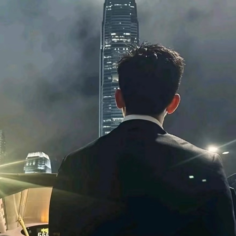 2025.12.31
Review of December 30: Yesterday, SOL was in a continuous oscillating upward trend during the daytime. Last night, the market pulled back to the 4-hour Bollinger Band middle line at 122, rebounded to the current 125, and is now in a zone of oscillating upward movement.
The current 4-hour chart is in a rebound phase after a decline. If the upward movement does not stabilize, the 4-hour MA5 will continue to decline. The Bollinger Bands are opening, with the upper band trending upward, the middle band rising, and the lower band rising—all three lines are trending upward.
The three lines correspond to prices 127, 124, 122.
On the 4-hour timeframe, bullish volume is increasing, indicating a possible continued upward trend.
On the 1-hour timeframe, bullish volume is beginning to strengthen, suggesting a potential upward trend.
Moving Averages: The 4-hour MA5 and MA10 form a golden cross and are trending upward, with the K-line above the short-term MAs.
On the 1-hour chart, the MA5 and MA10 also form a golden cross and are trending upward, with the K-line above the short-term MAs.
MACD:
MACD indicator:
On the 4-hour chart, MACD is above the zero line, with bullish volume strengthening.
On the 1-hour chart, MACD is above the zero line, with bullish volume strengthening.
RSI Indicator:
The 4-hour RSI is currently in the normal trading range, with a crossover corresponding to the zones 37 and 34.
The 1-hour RSI is currently in the normal trading range, with a death cross downward corresponding to the zones 62 and 43.
Conclusion: The market is oscillating and rising, with Bollinger Bands opening.
Resistance levels: 128, 130, 133
Support levels: 124, 122, 120
High short strategy: Short position around 128
First take profit: 126, second take profit: 124
Low long strategy: Enter around 123
First take profit: 125, second take profit: 128